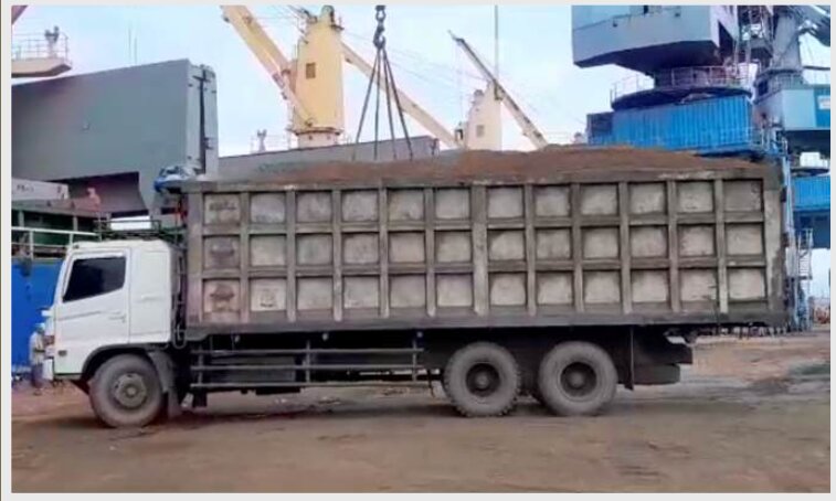 Delivery truck port